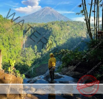Bromo sunrise tour, Tumpak Sewu travel, 3-day adventure in East Java, nature tours Indonesia, East Java tourism